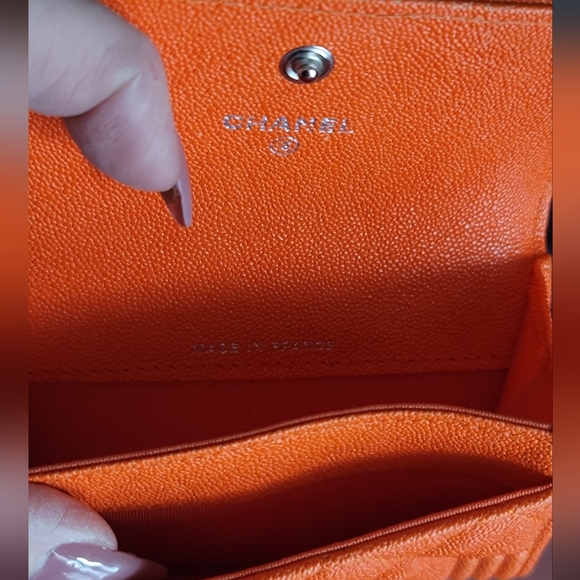 CHANEL 2020 Orange Leather Compact Wallet Card Holder - Picture 4 of 12